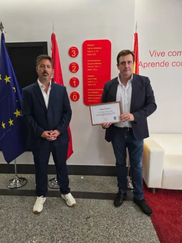 Mención de honor al mejor centro educativo de preparación para las pruebas libres de Formación Profesional 2025 Mención de honor al mejor centro educativo de preparación para las pruebas libres de Formación Profesional 2025